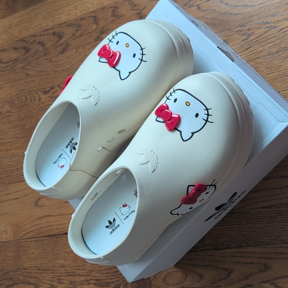 NIB Adidas Adifoam Stan Smith Hello Kitty 50th Anniversary Mules Women's Size 10